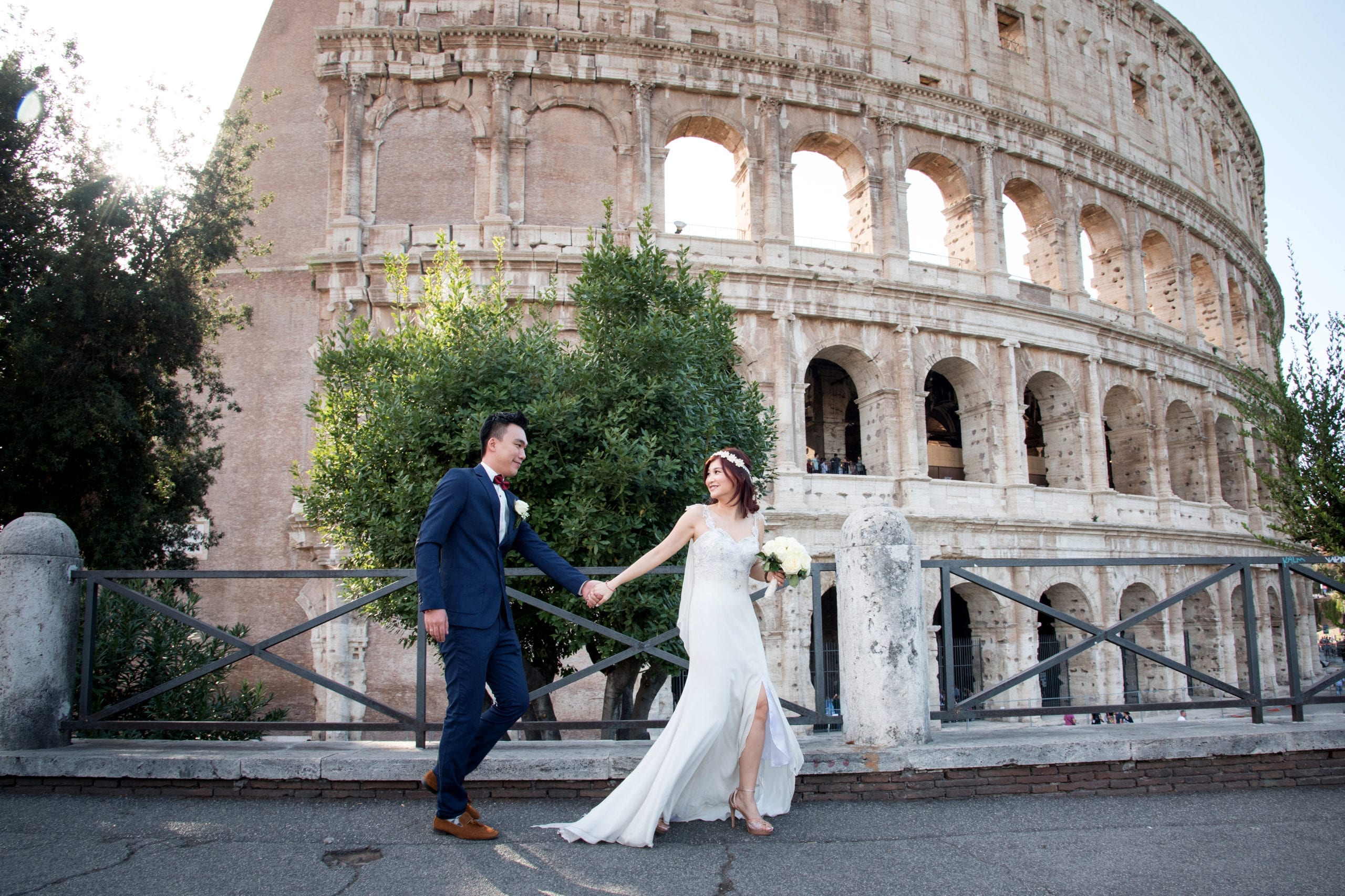 YES-WEDDING-ITALY- elopment in rome colosseum